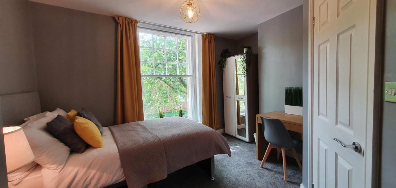 Darwin Stays - Service Accommodation In Newcastle Under Lyme City Centre 外观 照片
