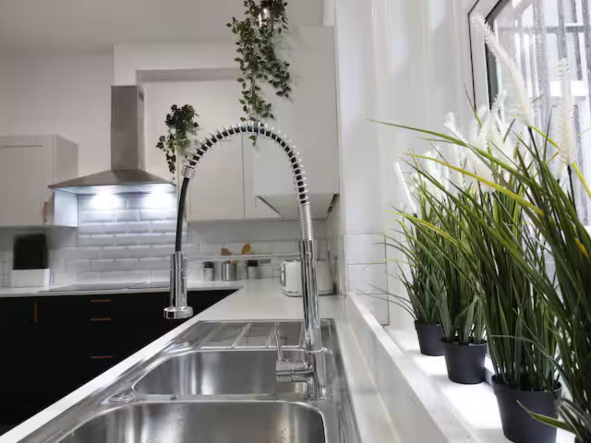 Darwin Stays - Service Accommodation In Newcastle Under Lyme City Centre 外观 照片