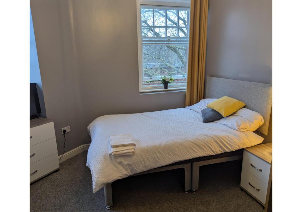 Darwin Stays - Service Accommodation In Newcastle Under Lyme City Centre 外观 照片