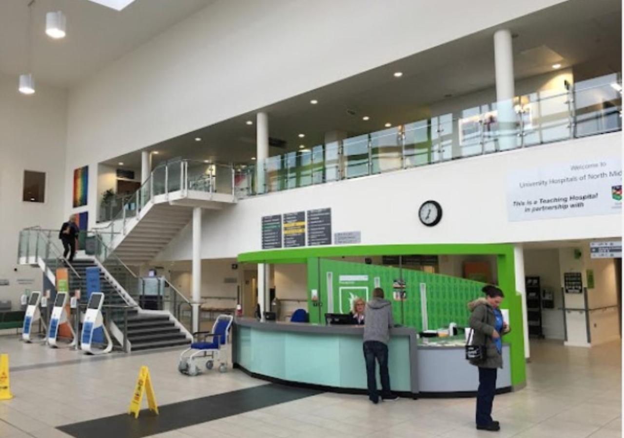 Darwin Stays - Service Accommodation In Newcastle Under Lyme City Centre 外观 照片