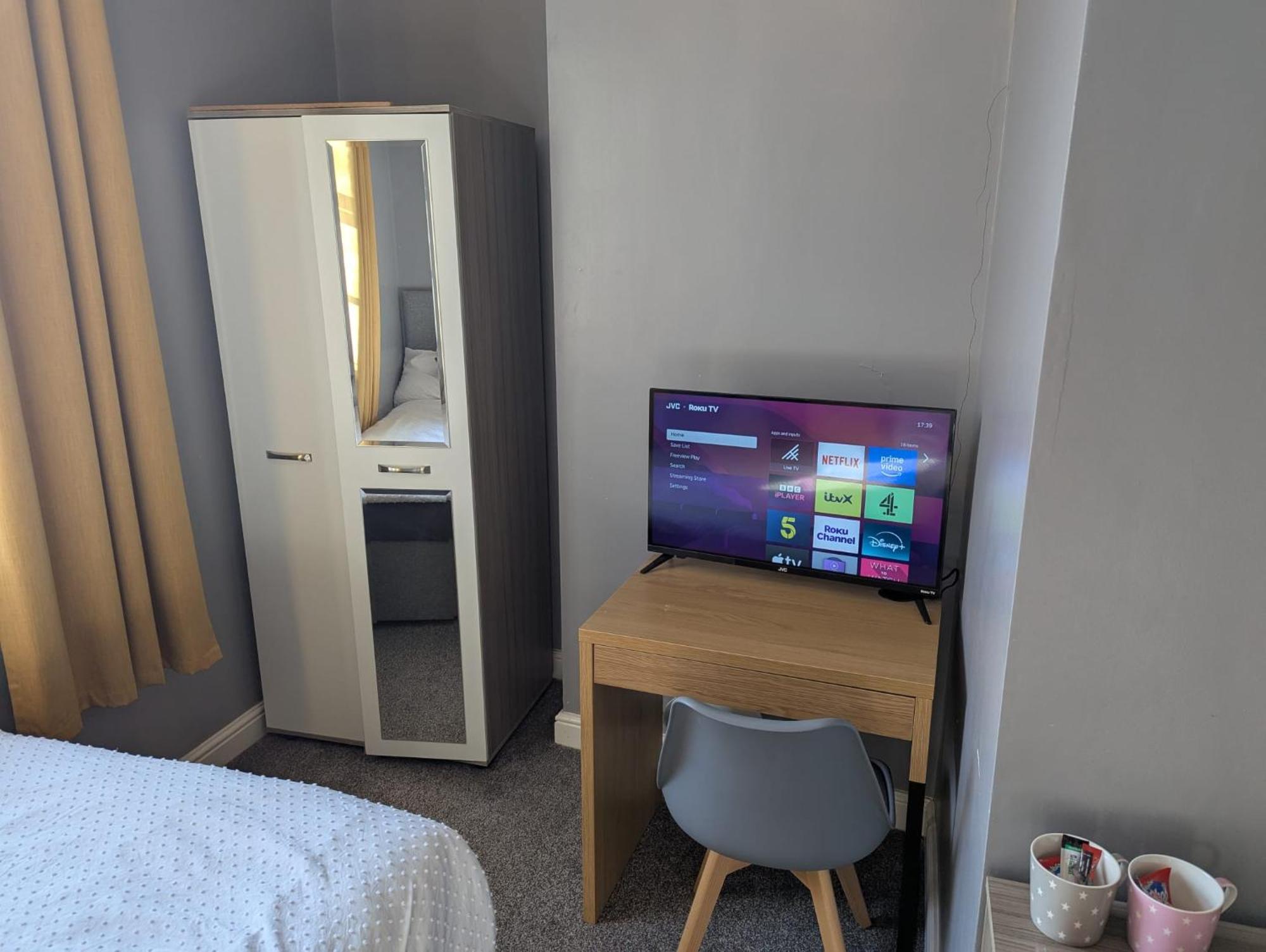 Darwin Stays - Service Accommodation In Newcastle Under Lyme City Centre 外观 照片